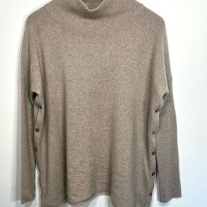 White + Warren cashmere mock neck sweater, beige soft & comfy button sides small